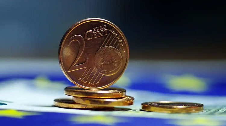 欧元兑美元小幅上涨至接近1.1550，交易员正为美国非农就业数据做准备